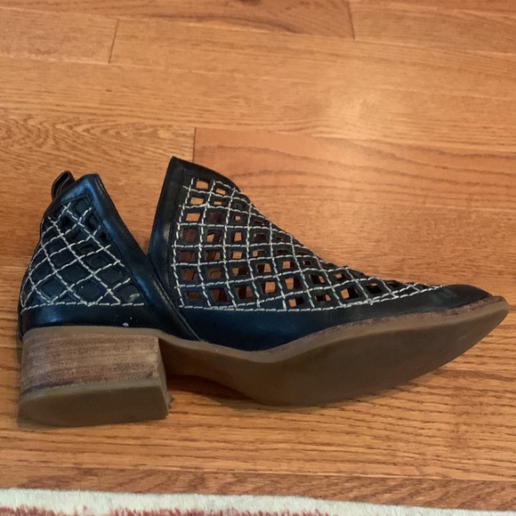 Jeffrey Campbell Black Booties - Picture 6 of 8